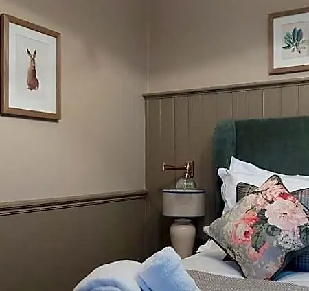 The Crown Hotel 3*